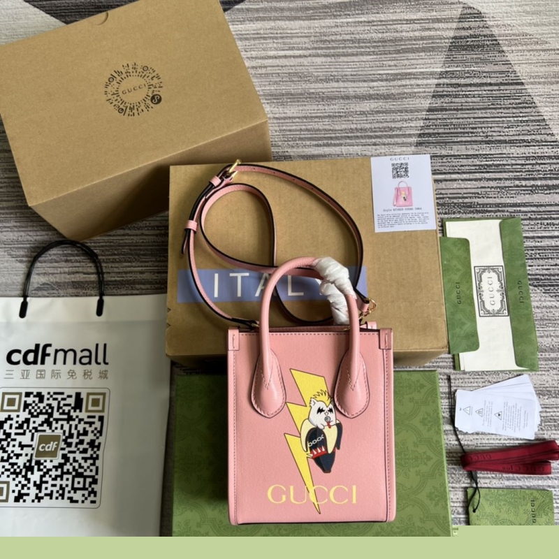 G*u*i shopping bags